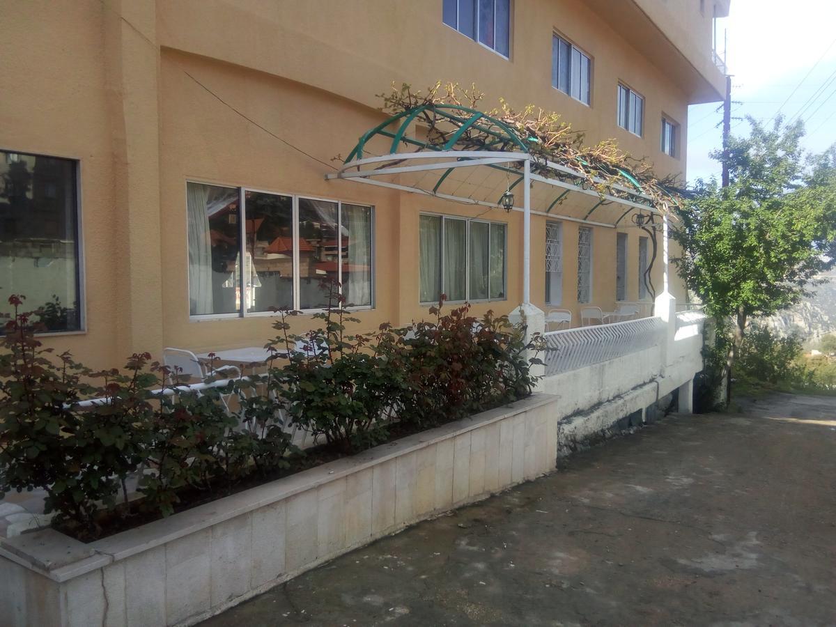 Palace Hotel Bcharre Exterior photo
